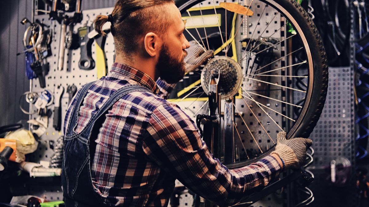 how-to-become-a-bike-mechanic