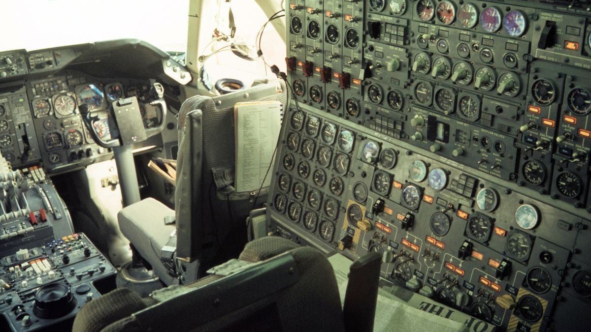how-to-become-a-flight-engineer