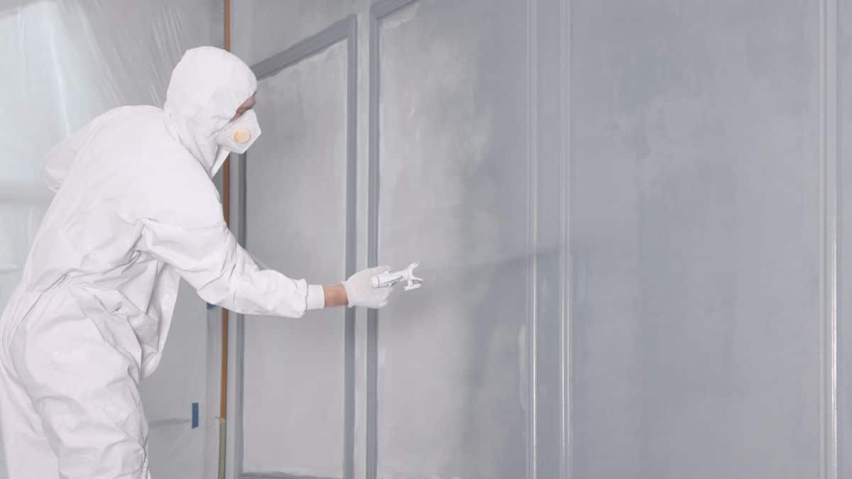 why-painters-wear-white